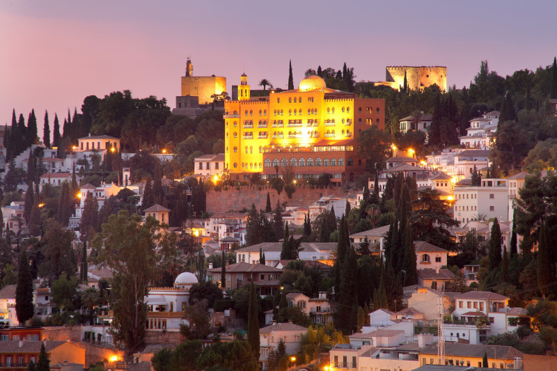 El remodelado Alhambra Palace reabre sus puertas