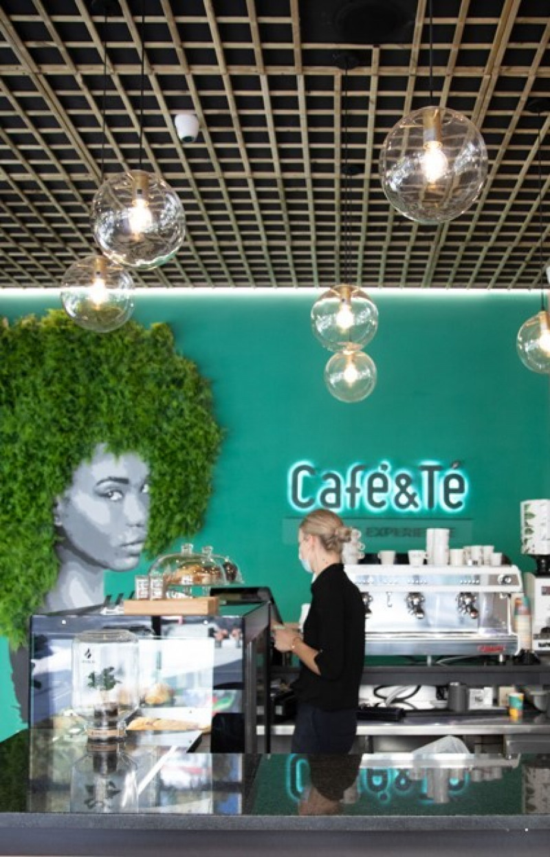 Café & Té renueva su local de la Plaza de los Cubos