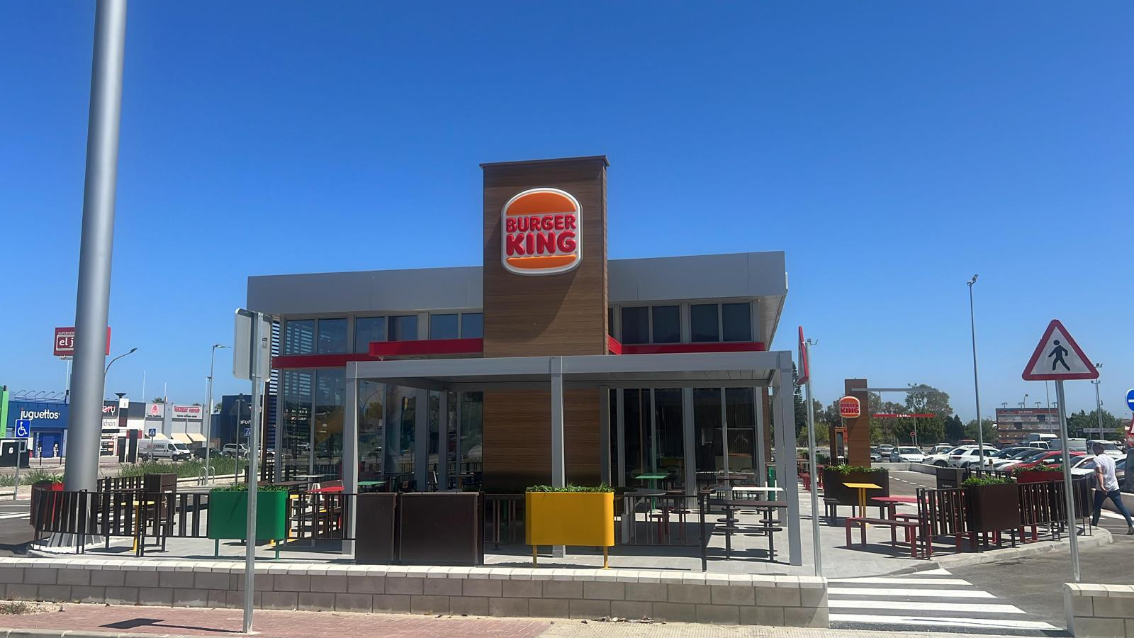 Burger King inaugura un nuevo restaurante en Los Barrios (Cádiz)