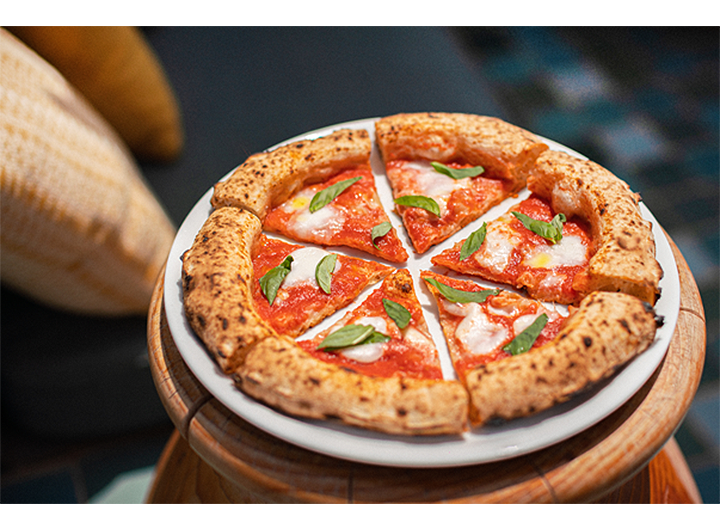El hotel W Ibiza anuncia su nueva oferta gastronómica junto a Seu Pizza illuminati