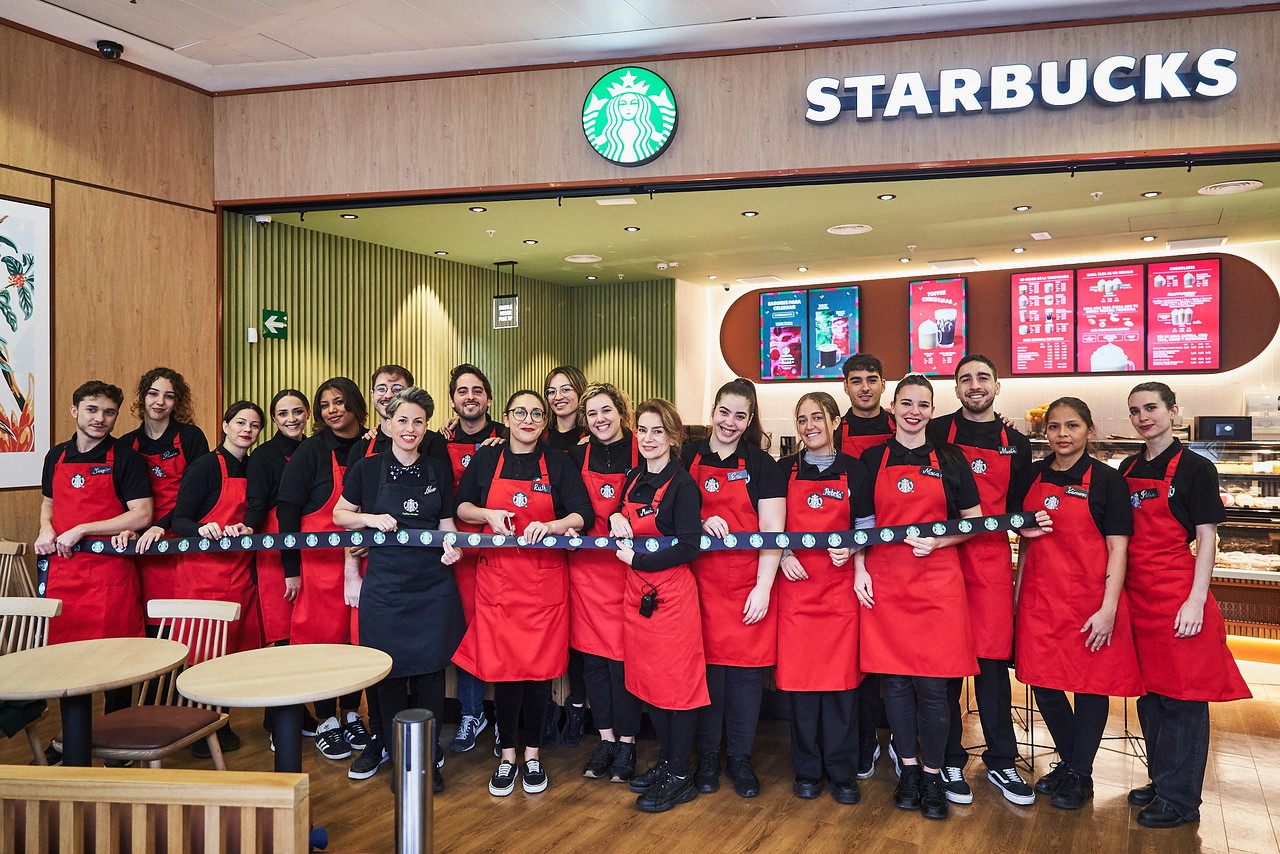 Starbucks inaugura su séptima tienda en Sevilla