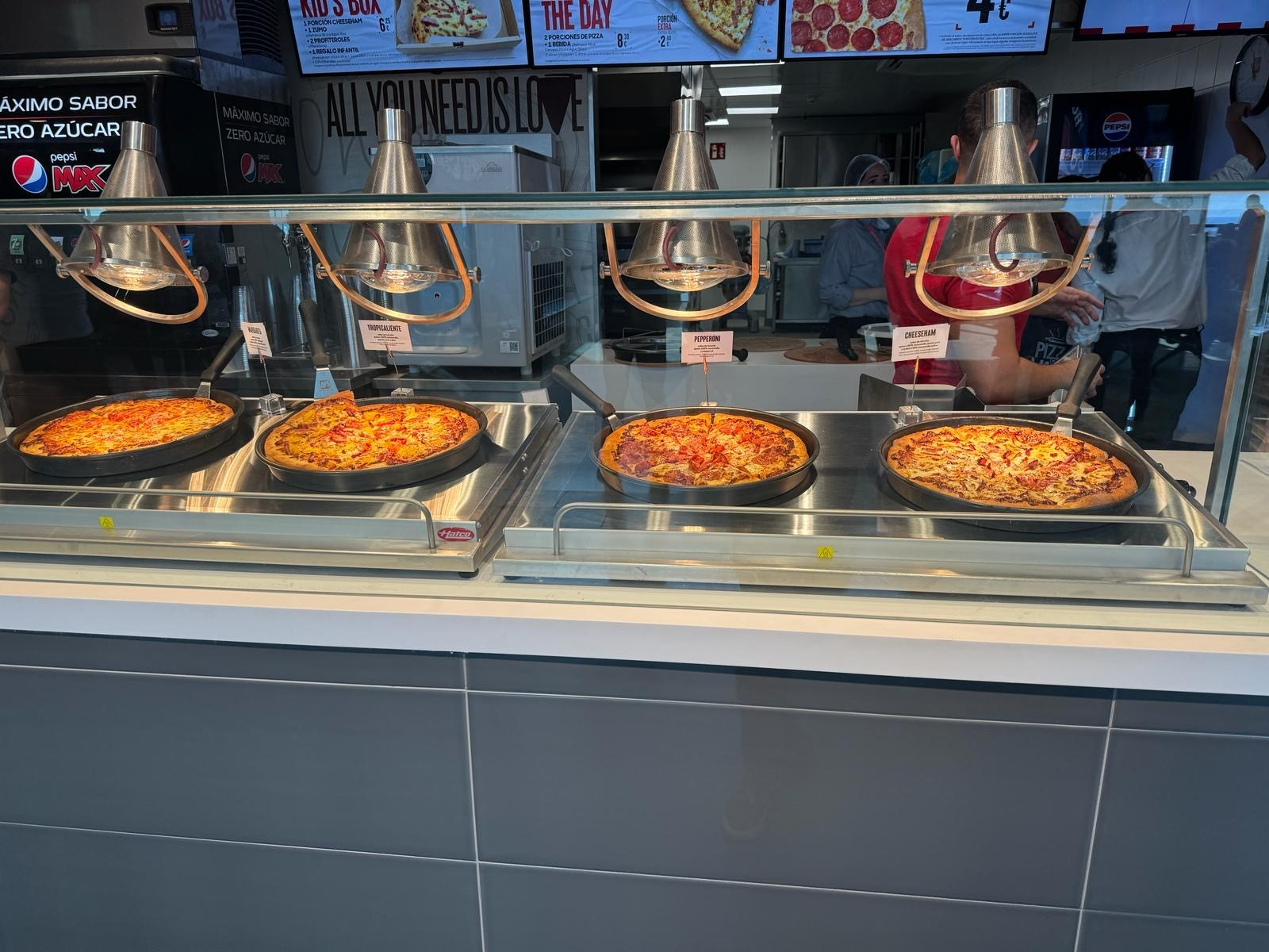 Pizza Hut aterriza en el aeropuerto de Lanzarote