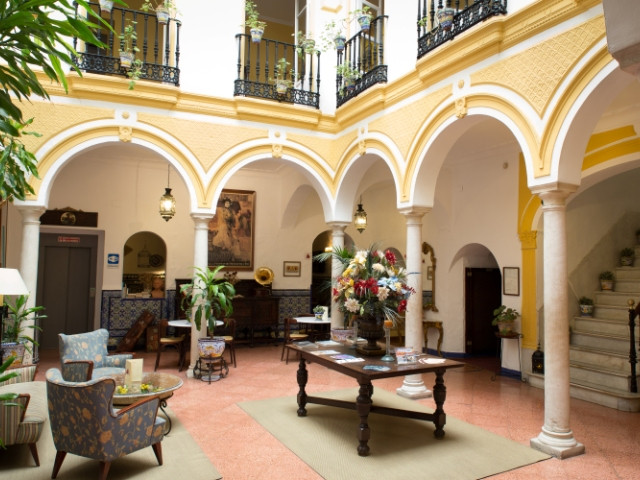 Eco-One y AHS unen esfuerzos para promover la sostenibilidad en hoteles de Sevilla