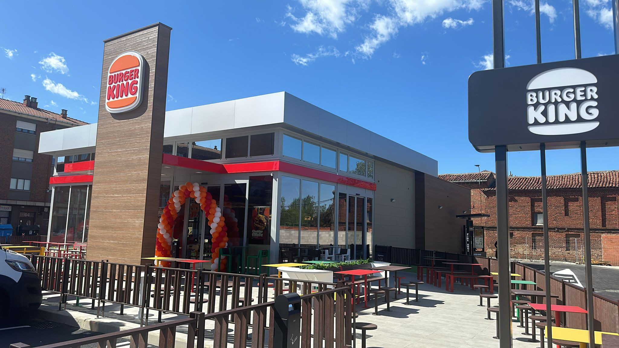Burger King España inaugura un nuevo local en León
