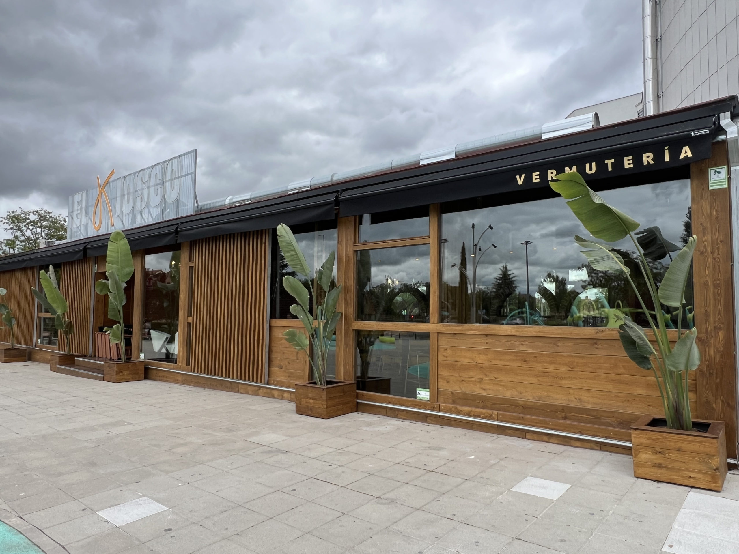 Vallsur refuerza su oferta gastronómica con la apertura del gastrobar El Kiosco
